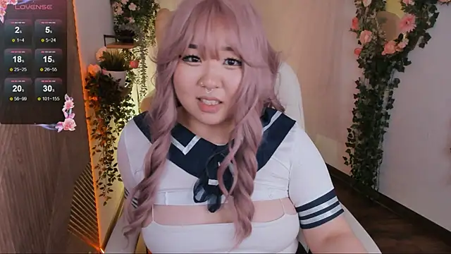 Snapshot of mei_honey_ chatting on 12.15.24 mei honey  online show from 12.15.24