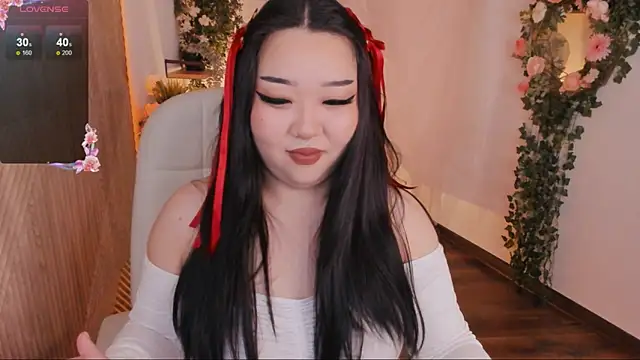 Snapshot of mei_honey_ chatting on 12.17.24 mei honey  online show from 12.17.24