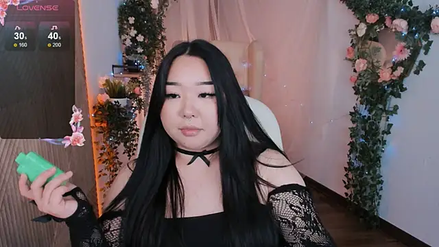 Snapshot of mei_honey_ chatting on 12.18.24 mei honey  online show from 12.18.24