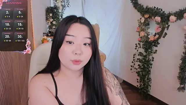 Snapshot of mei_honey_ chatting on 01.18.25 mei honey  online show from 01.18.25