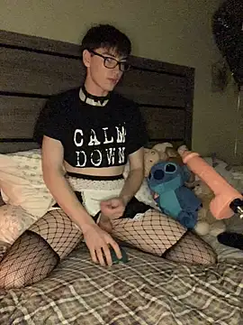 Snapshot of YourFavTwinkie chatting on 01.05.25 YourFavTwinkie online show from 01.05.25