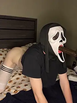 Snapshot of YourFavTwinkie chatting on 10.22.25 YourFavTwinkie online show from 10.22.25