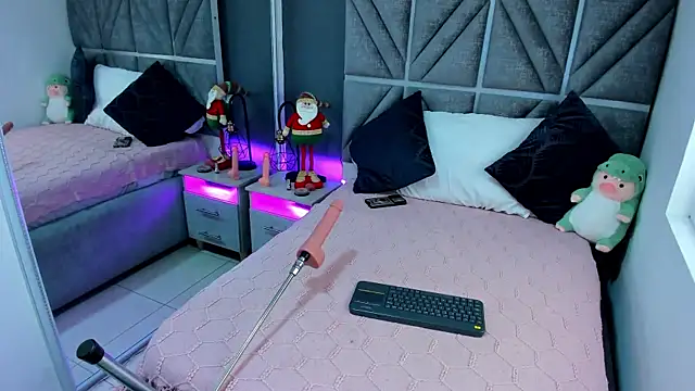 Snapshot of Kitty_Eliffe chatting on 12.11.24 Kitty Eliffe online show from 12.11.24