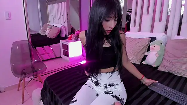 Snapshot of Kitty_Eliffe chatting on 03.12.25 Kitty Eliffe online show from 03.12.25