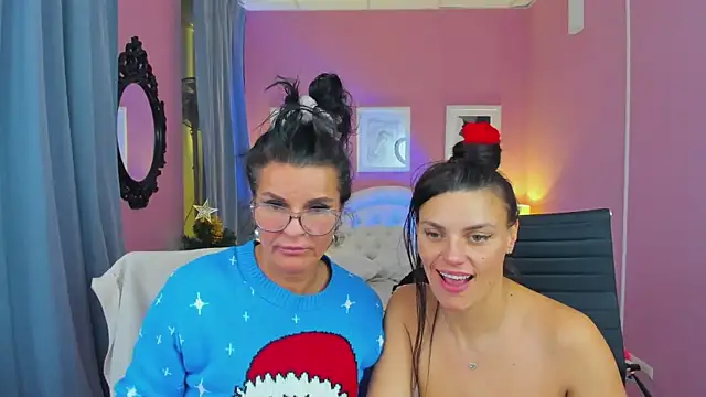 Snapshot of EricaAndPenelopa chatting on 12.15.24 EricaAndPenelopa online show from 12.15.24