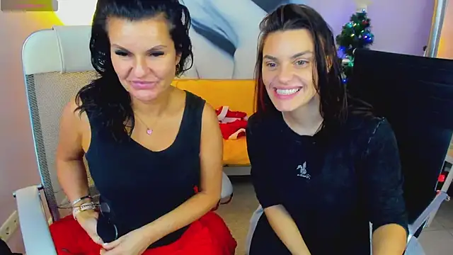 Snapshot of EricaAndPenelopa chatting on 12.24.24 EricaAndPenelopa online show from 12.24.24