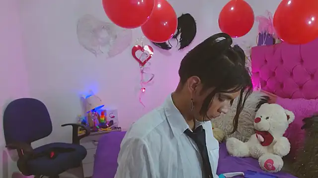 Snapshot of AlexaFontana chatting on 02.18.25 AlexaFontana online show from 02.18.25