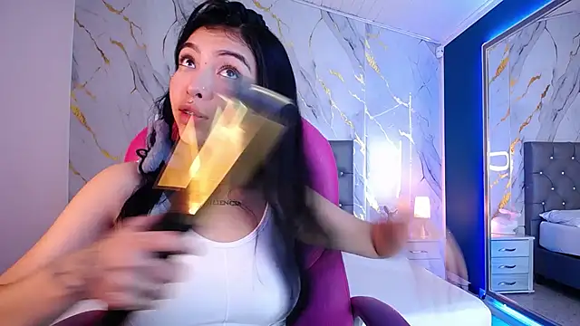 Snapshot of pettit_courtny chatting on 03.03.25 pettit courtny online show from 03.03.25