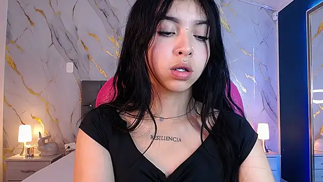 Snapshot of pettit_courtny chatting on 03.06.25 pettit courtny online show from 03.06.25