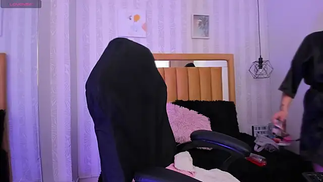 Snapshot of pettit_courtny chatting on 10.10.25 pettit courtny online show from 10.10.25