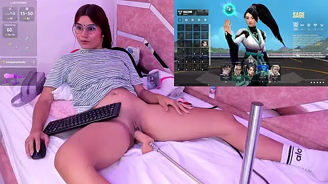 Snapshot of Sara-Hill chatting on 01.06.25 Sara-Hill online show from 01.06.25