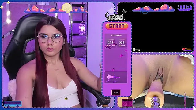 Snapshot of Sara-Hill chatting on 01.11.25 Sara-Hill online show from 01.11.25