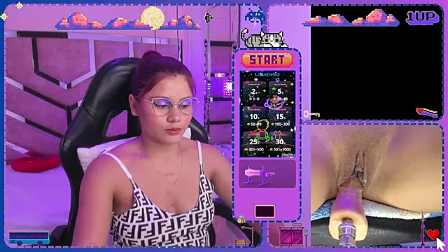 Snapshot of Sara-Hill chatting on 01.30.25 Sara-Hill online show from 01.30.25