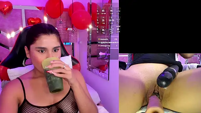 Snapshot of Sara-Hill chatting on 02.28.25 Sara-Hill online show from 02.28.25