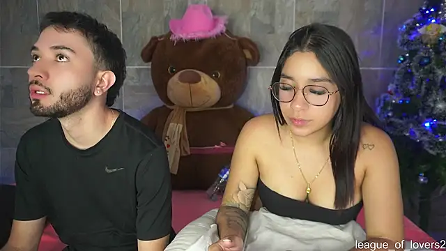 Snapshot of LeagueOfLovers chatting on 12.17.24 LeagueOfLovers online show from 12.17.24