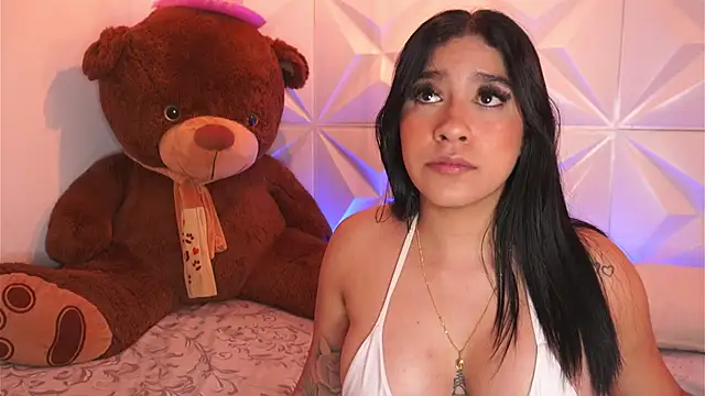 Snapshot of LeagueOfLovers chatting on 03.15.25 LeagueOfLovers online show from 03.15.25