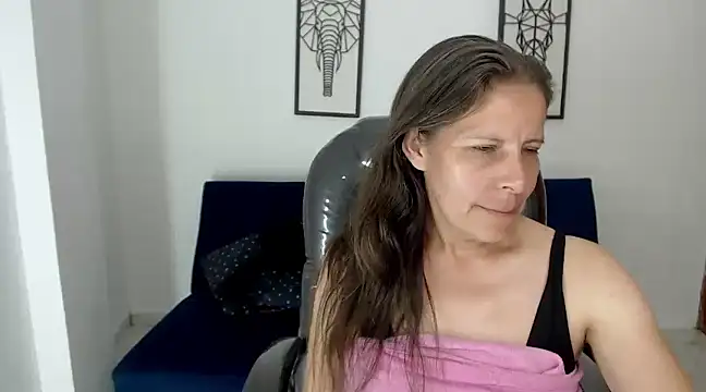 Snapshot of Milf_karlye chatting on 12.06.24 Milf karlye online show from 12.06.24