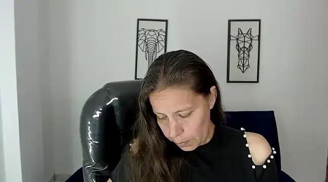 Snapshot of Milf_karlye chatting on 12.07.24 Milf karlye online show from 12.07.24