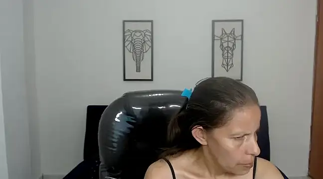 Snapshot of Milf_karlye chatting on 12.15.24 Milf karlye online show from 12.15.24