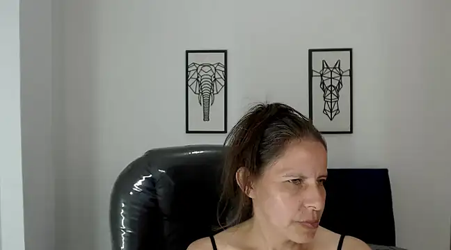 Snapshot of Milf_karlye chatting on 12.15.24 Milf karlye online show from 12.15.24
