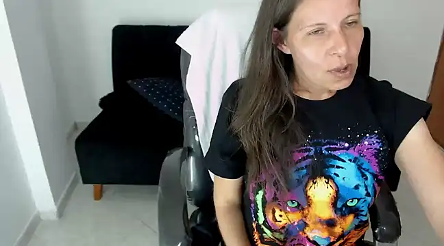 Snapshot of Milf_karlye chatting on 12.22.24 Milf karlye online show from 12.22.24