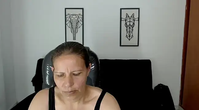 Snapshot of Milf_karlye chatting on 12.24.24 Milf karlye online show from 12.24.24