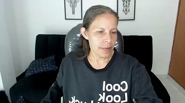 Snapshot of Milf_karlye chatting on 12.27.24 Milf karlye online show from 12.27.24