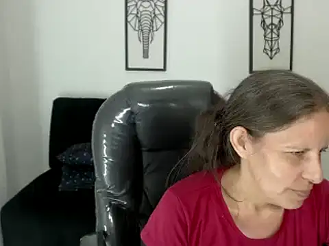 Snapshot of Milf_karlye chatting on 01.04.25 Milf karlye online show from 01.04.25