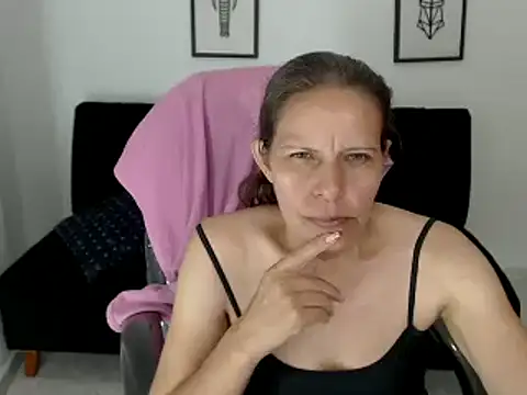 Snapshot of Milf_karlye chatting on 01.05.25 Milf karlye online show from 01.05.25