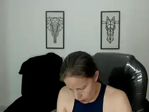 Snapshot of Milf_karlye chatting on 01.15.25 Milf karlye online show from 01.15.25
