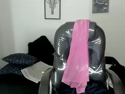 Snapshot of Milf_karlye chatting on 01.20.25 Milf karlye online show from 01.20.25