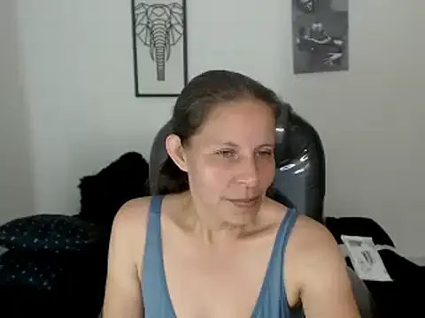 Snapshot of Milf_karlye chatting on 01.20.25 Milf karlye online show from 01.20.25