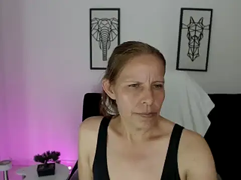 Snapshot of Milf_karlye chatting on 02.13.25 Milf karlye online show from 02.13.25