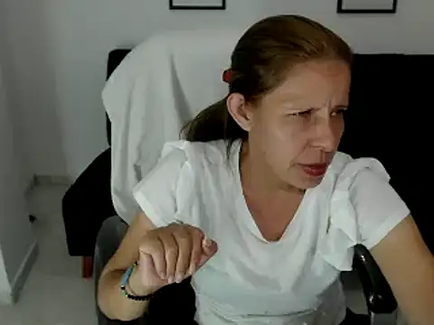 Snapshot of Milf_karlye chatting on 02.16.25 Milf karlye online show from 02.16.25