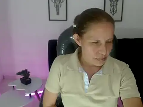 Snapshot of Milf_karlye chatting on 02.19.25 Milf karlye online show from 02.19.25