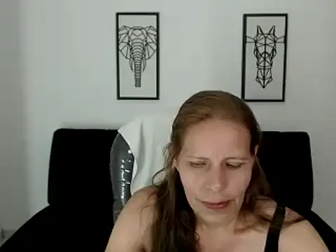 Snapshot of Milf_karlye chatting on 02.21.25 Milf karlye online show from 02.21.25