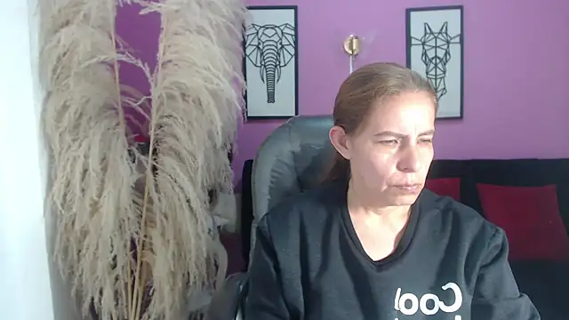 Snapshot of Milf_karlye chatting on 09.10.25 Milf karlye online show from 09.10.25