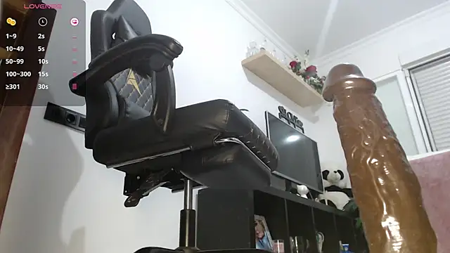 Snapshot of Genesisgems11_ chatting on 09.10.25 Genesisgems11 online show from 09.10.25