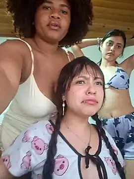 Snapshot of DANIELA_MICHEL chatting on 03.01.25 DANIELA MICHEL online show from 03.01.25