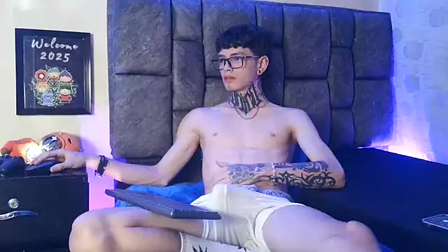 Snapshot of Dan_brownn chatting on 01.25.25 Dan brownn online show from 01.25.25