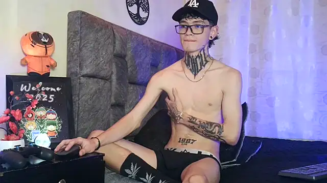 Snapshot of Dan_brownn chatting on 02.09.25 Dan brownn online show from 02.09.25