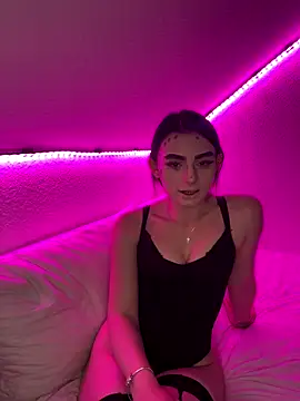 Snapshot of AdelinaAlia chatting on 09.17.25 AdelinaAlia online show from 09.17.25