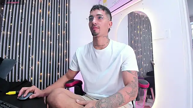 Snapshot of Duriel_ chatting on 12.05.24 Duriel  online show from 12.05.24