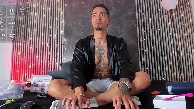 Snapshot of Duriel_ chatting on 12.21.24 Duriel  online show from 12.21.24