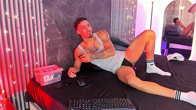 Snapshot of Duriel_ chatting on 12.27.24 Duriel  online show from 12.27.24