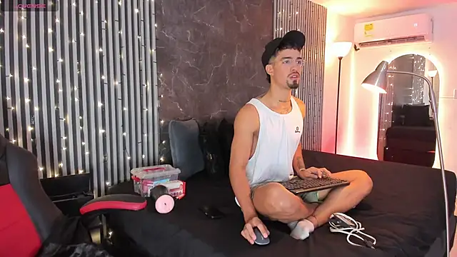 Snapshot of Duriel_ chatting on 01.04.25 Duriel  online show from 01.04.25