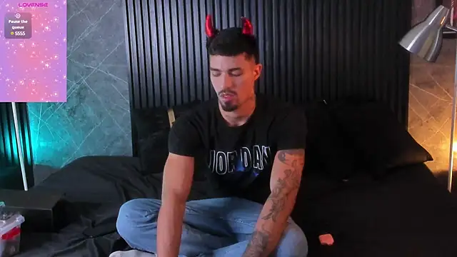 Snapshot of Duriel_ chatting on 01.06.25 Duriel  online show from 01.06.25