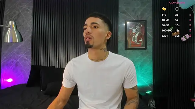 Snapshot of Duriel_ chatting on 01.08.25 Duriel  online show from 01.08.25