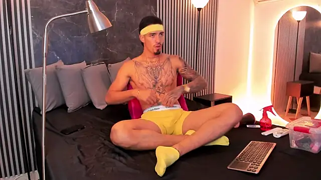 Snapshot of Duriel_ chatting on 03.05.25 Duriel  online show from 03.05.25