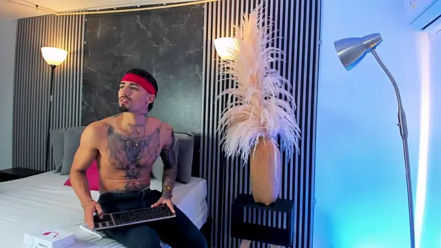 Snapshot of Duriel_ chatting on 03.06.25 Duriel  online show from 03.06.25